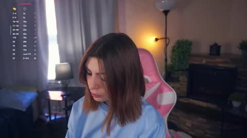 Snapshot of earthadobb chatting on 09/29/25, 05:01 Emma online show from 09/29/25, 05:01