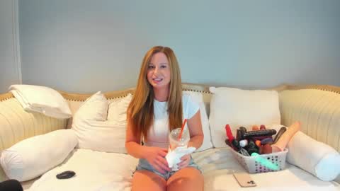 Snapshot of eatmygingersnapps chatting on 09/09/25, 02:38 Allison online show from 09/09/25, 02:38