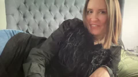 Snapshot of eatmypie69 chatting on 12/05/24, 12:55 Nadia Ferreira online show from 12/05/24, 12:55