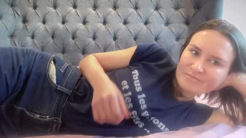 Nadia Ferreira  online show from 01/16/26, 09:13