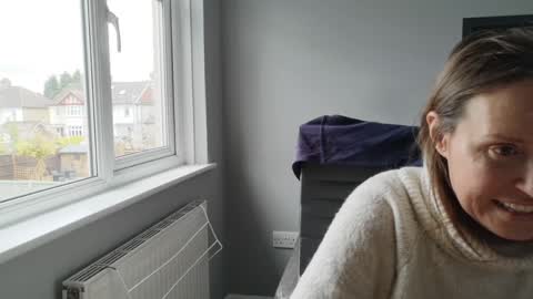 Nadia Ferreira  online show from 04/03/26, 01:31