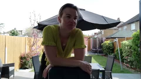 Nadia Ferreira  online show from 04/09/26, 09:58