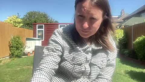 Nadia Ferreira  online show from 04/22/26, 12:28