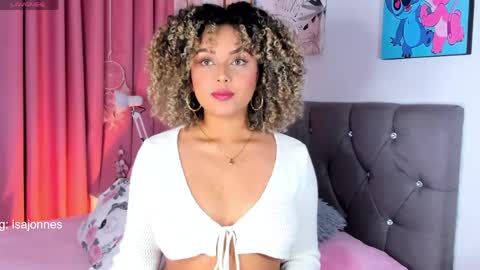 Snapshot of ebony_curly2 chatting on 04/30/26, 08:37 isa online show from 04/30/26, 08:37