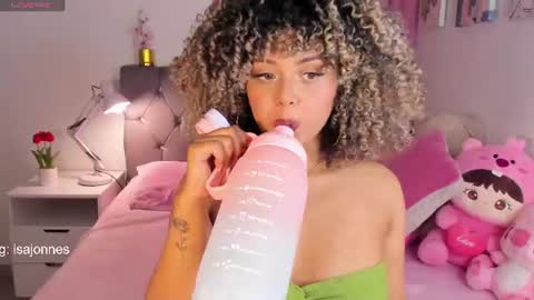 Snapshot of ebony_curly2 chatting on 06/18/26, 09:30 isa online show from 06/18/26, 09:30