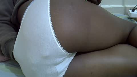 Snapshot of ebony_cuttey30 chatting on 06/18/26, 06:13 ebony_cuttey30 online show from 06/18/26, 06:13