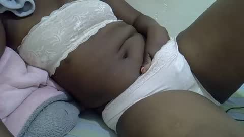 Snapshot of ebony_cuttey30 chatting on 06/28/26, 04:24 ebony_cuttey30 online show from 06/28/26, 04:24