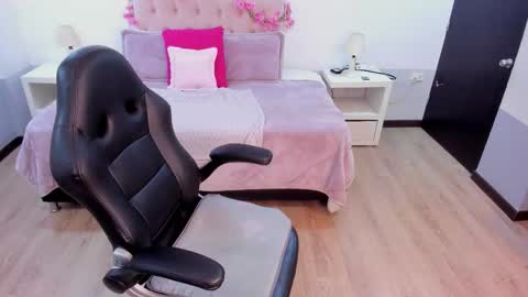 ebony_fantasy2 online show from 11/05/25, 11:32