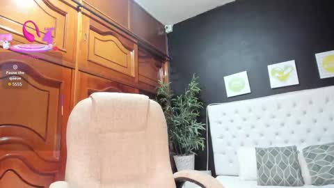 ebony_katterin online show from 09/19/25, 11:00