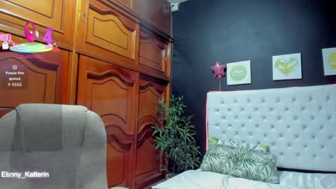 ebony_katterin online show from 04/23/26, 11:09
