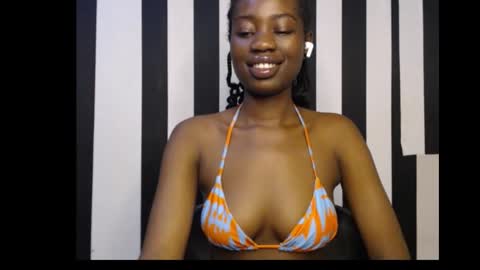 Snapshot of ebony_petitequeen chatting on 09/23/25, 10:18 Ella online show from 09/23/25, 10:18
