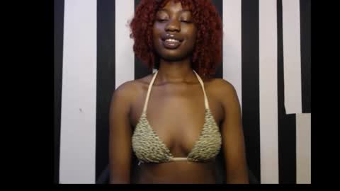 Snapshot of ebony_petitequeen chatting on 09/26/25, 11:03 Ella online show from 09/26/25, 11:03