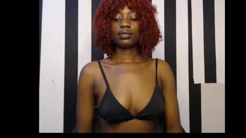 Snapshot of ebony_petitequeen chatting on 09/28/25, 11:43 Ella online show from 09/28/25, 11:43