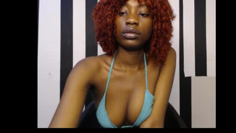 Snapshot of ebony_petitequeen chatting on 09/30/25, 12:21 Ella online show from 09/30/25, 12:21