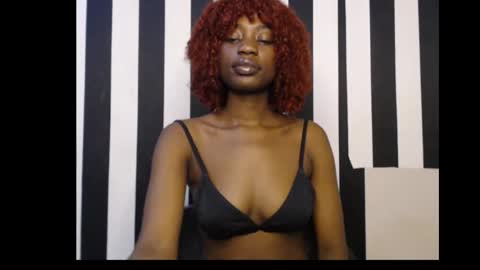 Snapshot of ebony_petitequeen chatting on 10/01/25, 12:33 Ella online show from 10/01/25, 12:33