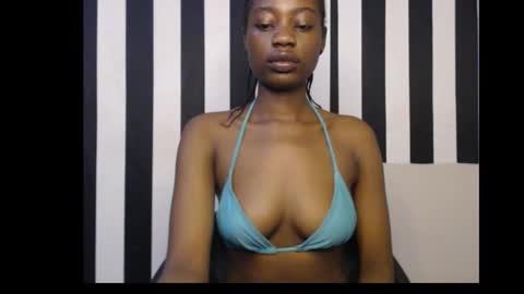 Snapshot of ebony_petitequeen chatting on 10/08/25, 07:50 Ella online show from 10/08/25, 07:50