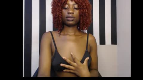 Snapshot of ebony_petitequeen chatting on 10/12/25, 12:59 Ella online show from 10/12/25, 12:59