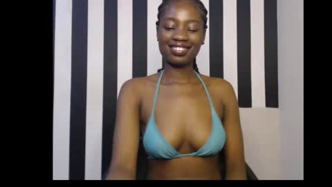 Snapshot of ebony_petitequeen chatting on 10/18/25, 09:59 Ella online show from 10/18/25, 09:59