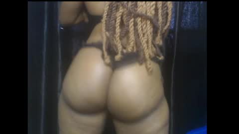 Snapshot of ebony_queenx chatting on 05/12/26, 09:39 Queen online show from 05/12/26, 09:39