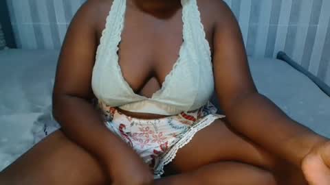 Snapshot of ebony_sabrina chatting on 03/04/25, 09:18 Sabrina online show from 03/04/25, 09:18