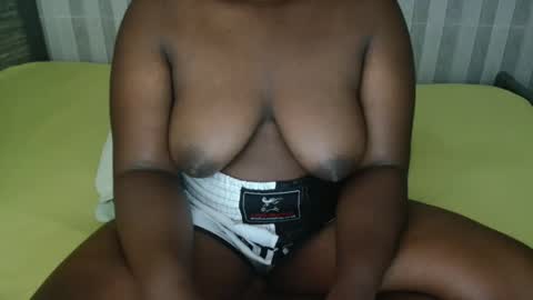 Snapshot of ebony_sabrina chatting on 12/15/25, 08:29 Sabrina online show from 12/15/25, 08:29