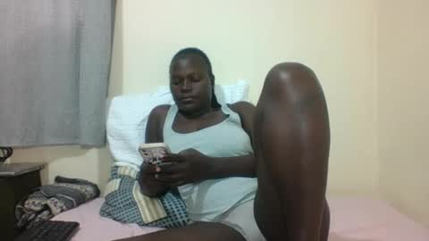 Snapshot of ebonyblack28 chatting on 09/22/25, 10:28 MELVINE online show from 09/22/25, 10:28