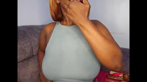 Snapshot of ebonycandymelani chatting on 09/13/25, 12:10 Ebony Melanie online show from 09/13/25, 12:10
