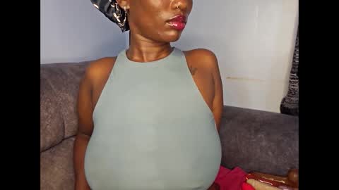 Snapshot of ebonycandymelani chatting on 10/01/25, 12:05 Ebony Melanie online show from 10/01/25, 12:05