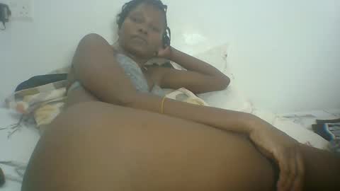 Snapshot of ebonycutegal1996 chatting on 02/11/25, 08:10 TRIZER online show from 02/11/25, 08:10