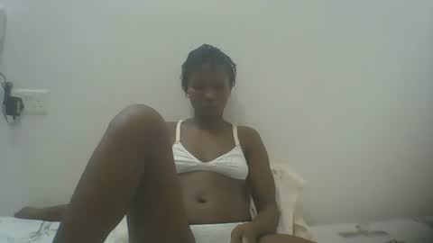 Snapshot of ebonycutegal1996 chatting on 02/16/25, 07:16 TRIZER online show from 02/16/25, 07:16