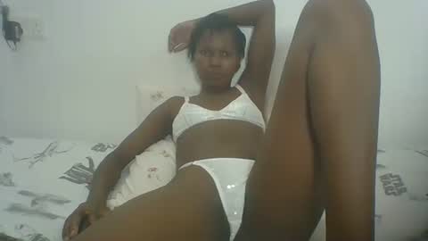 Snapshot of ebonycutegal1996 chatting on 02/16/25, 10:21 TRIZER online show from 02/16/25, 10:21
