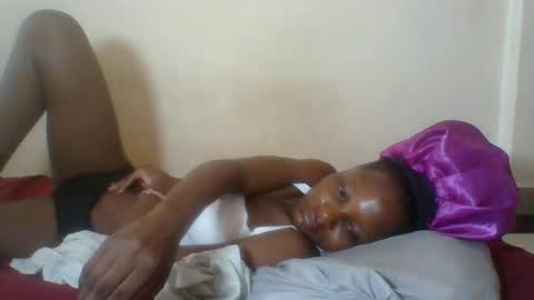 Snapshot of ebonycutegal4 chatting on 05/24/26, 08:41 MELLEN online show from 05/24/26, 08:41