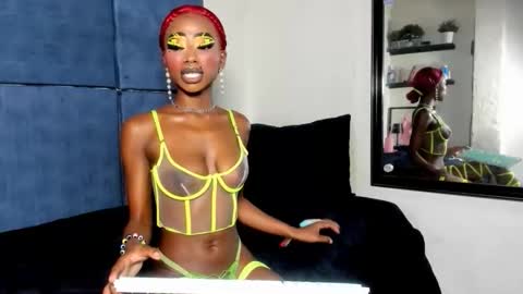 Snapshot of ebonydollx69 chatting on 03/31/26, 10:59 Pearl online show from 03/31/26, 10:59