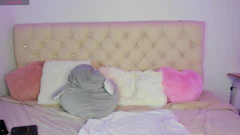 Snapshot of ebonygoddes03 chatting on 12/15/24, 04:07 Queen Ebony online show from 12/15/24, 04:07