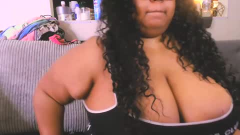 Snapshot of ebonygoddesskira chatting on 01/18/25, 01:08  Ebony Goddess Kira  online show from 01/18/25, 01:08