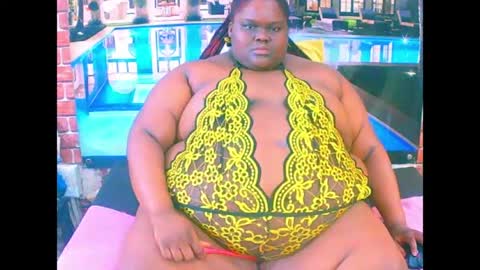 Snapshot of ebonyhotbuns4u2luv chatting on 07/22/26, 06:43 ebonyhotbuns4u2luv online show from 07/22/26, 06:43