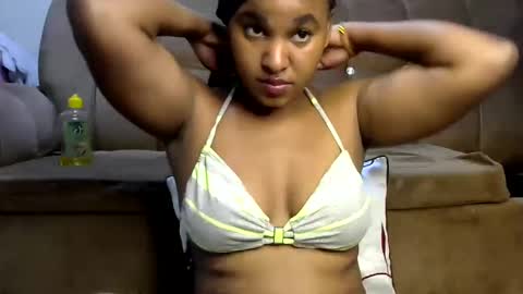 Snapshot of ebonyluna229320 chatting on 02/25/25, 06:09 i am clara online show from 02/25/25, 06:09
