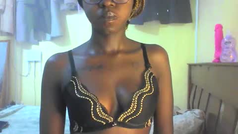 Ebonymuse2 online show from 04/20/26, 07:33