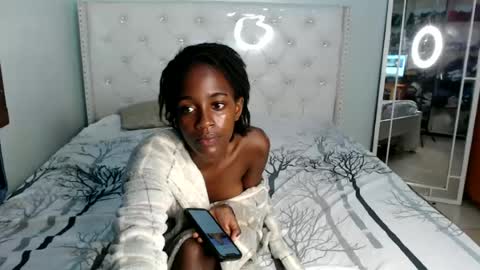 Snapshot of ebonypetitequeen chatting on 07/02/26, 12:10 Maya online show from 07/02/26, 12:10