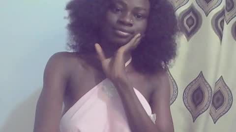 Snapshot of ebonypetiti chatting on 09/29/25, 05:51 queen online show from 09/29/25, 05:51