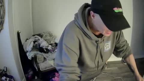 Snapshot of edgeofinsanity13 chatting on 10/06/25, 01:41 Angel online show from 10/06/25, 01:41