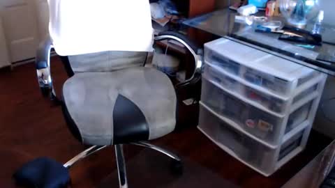 Snapshot of edginginedmonton chatting on 10/14/25, 08:53 edginginedmonton online show from 10/14/25, 08:53