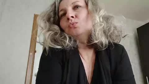 edithmanning online show from 05/11/26, 02:45