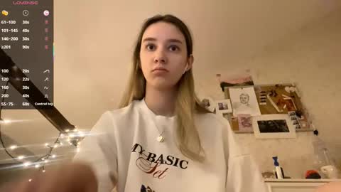 Snapshot of edlinhazleton chatting on 10/03/25, 05:21 Dana online show from 10/03/25, 05:21