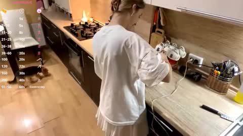 Snapshot of edlinhazleton chatting on 10/28/25, 07:16 Dana online show from 10/28/25, 07:16