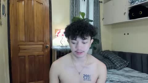 Snapshot of edward_cums chatting on 02/16/26, 08:32 edward_cums online show from 02/16/26, 08:32