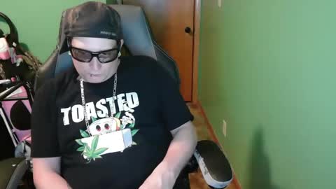 edwardaims_2please online show from 04/19/26, 01:49