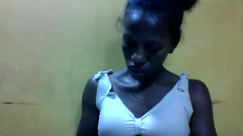 edwige770943 online show from 04/20/26, 06:31