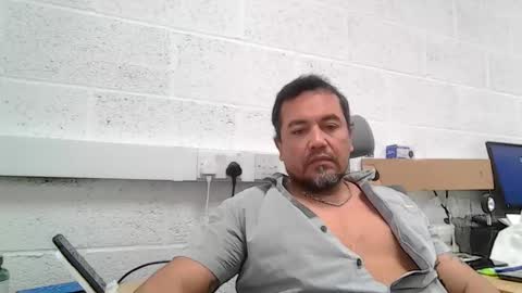 Snapshot of edwill13 chatting on 04/28/26, 07:57 EdM online show from 04/28/26, 07:57