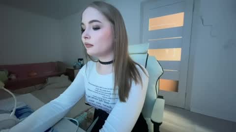 Lili online show from 05/08/26, 07:03